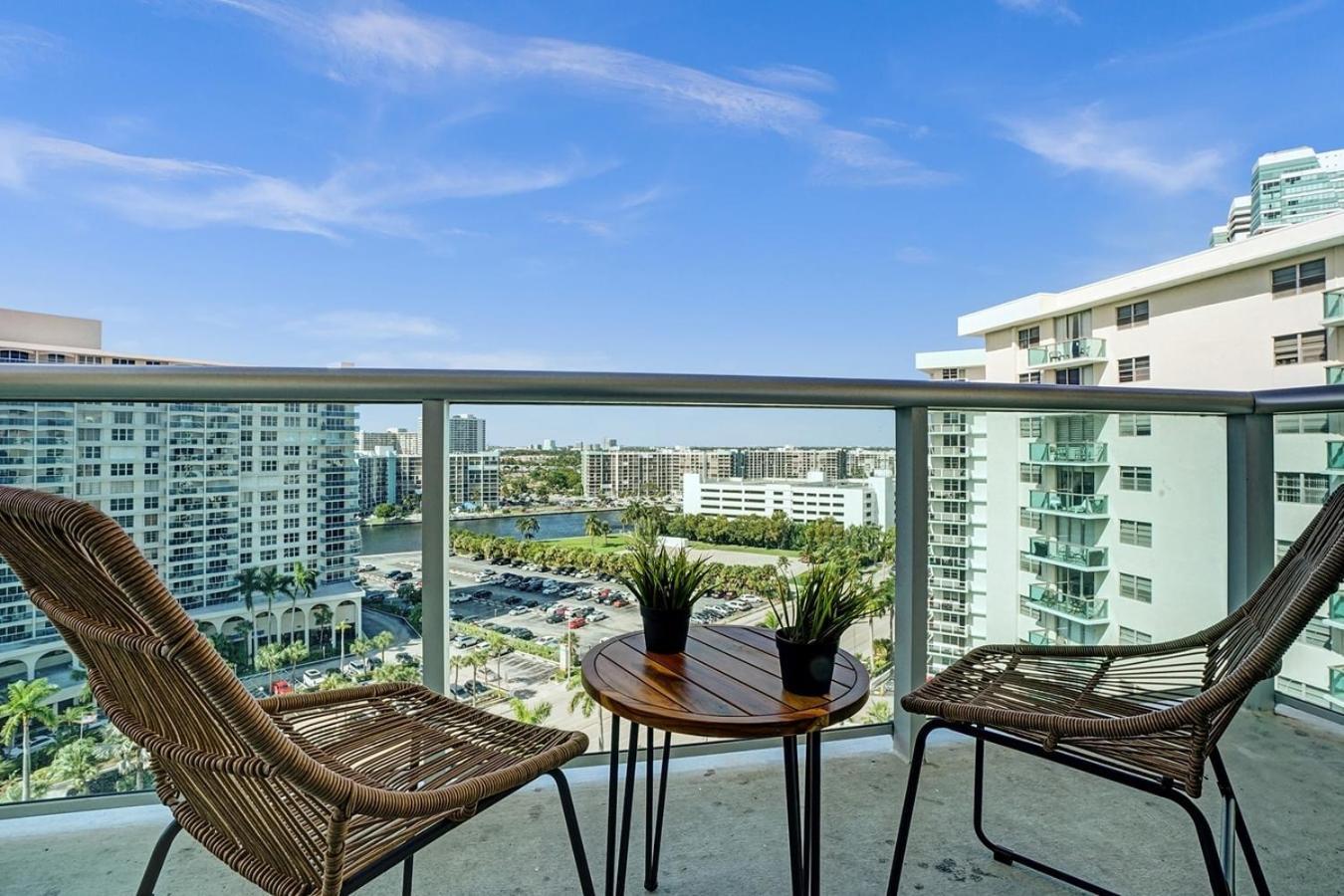 2Bd Condo Christmas Retreat Pool Beachside Hollywood Exterior foto