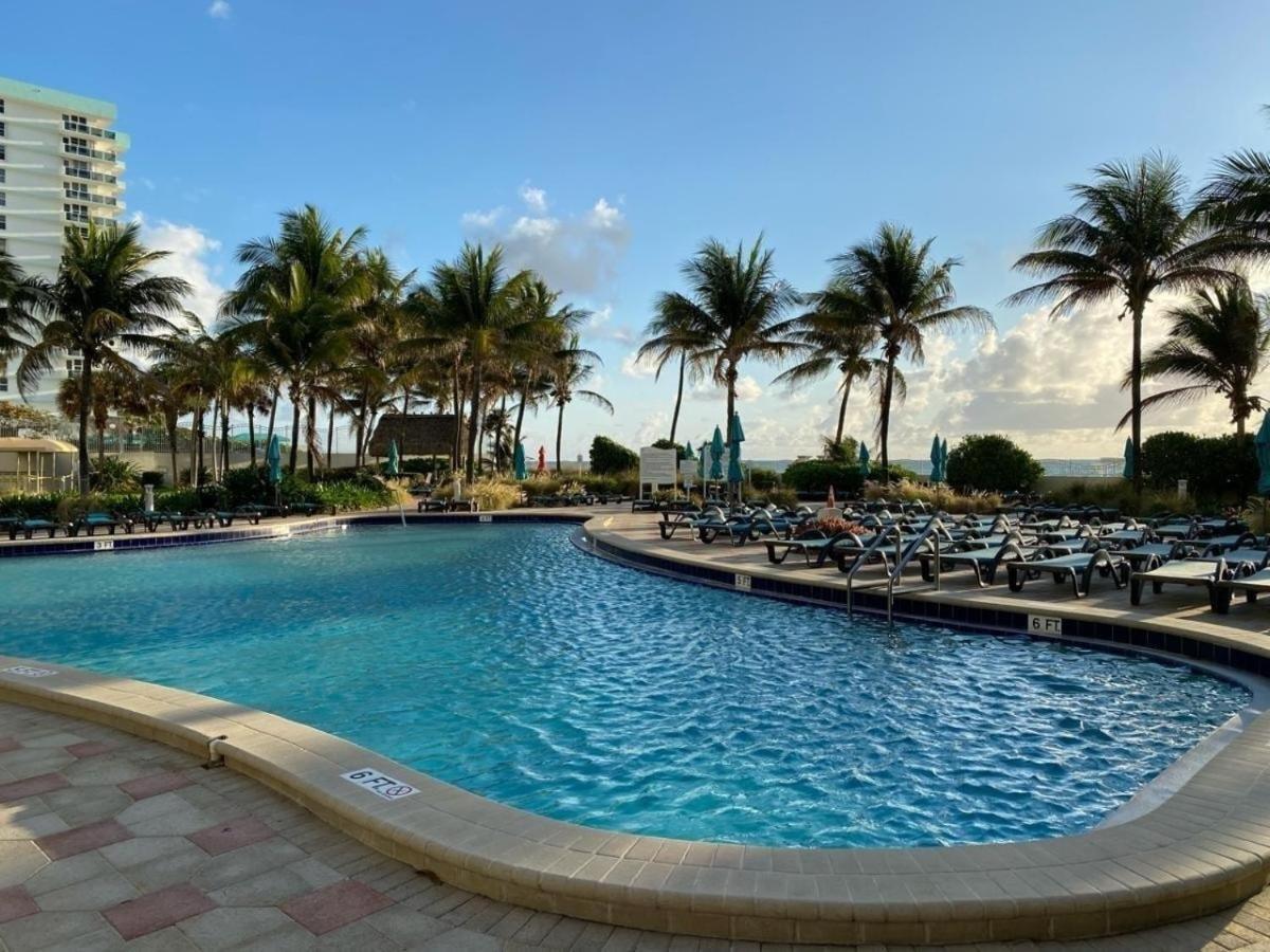 2Bd Condo Christmas Retreat Pool Beachside Hollywood Exterior foto